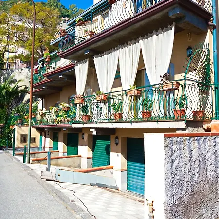 Rosangela فندق مبيت وإفطار تاورمينا